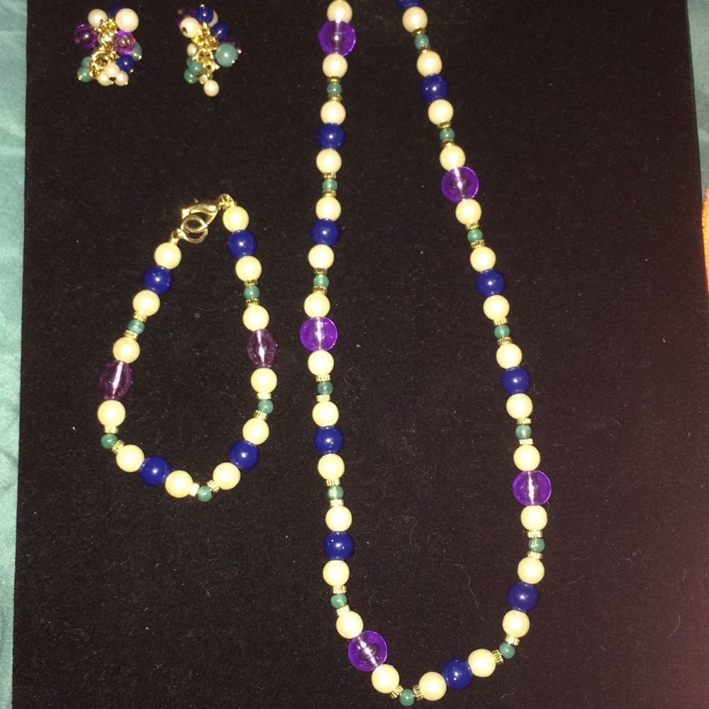 Pearl necklace bracelet and earrings
